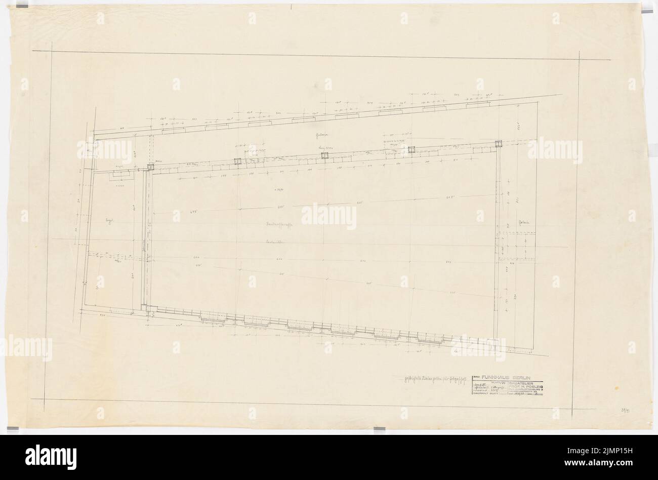 Poelzig Hans (1869-1936), Maison de la radio, Berlin-Charlottenburg: Plan d'étage 1st étage 3, 1:33. Crayon sur transparent, 89,00 x 133,00 cm (bord de numérisation inclus). Musée de l'architecture de l'Université technique de Berlin Inv. HP 039,093. Poelzig Hans (1869-1936): Haus des Rundfunks, Berlin-Charlottenburg Banque D'Images