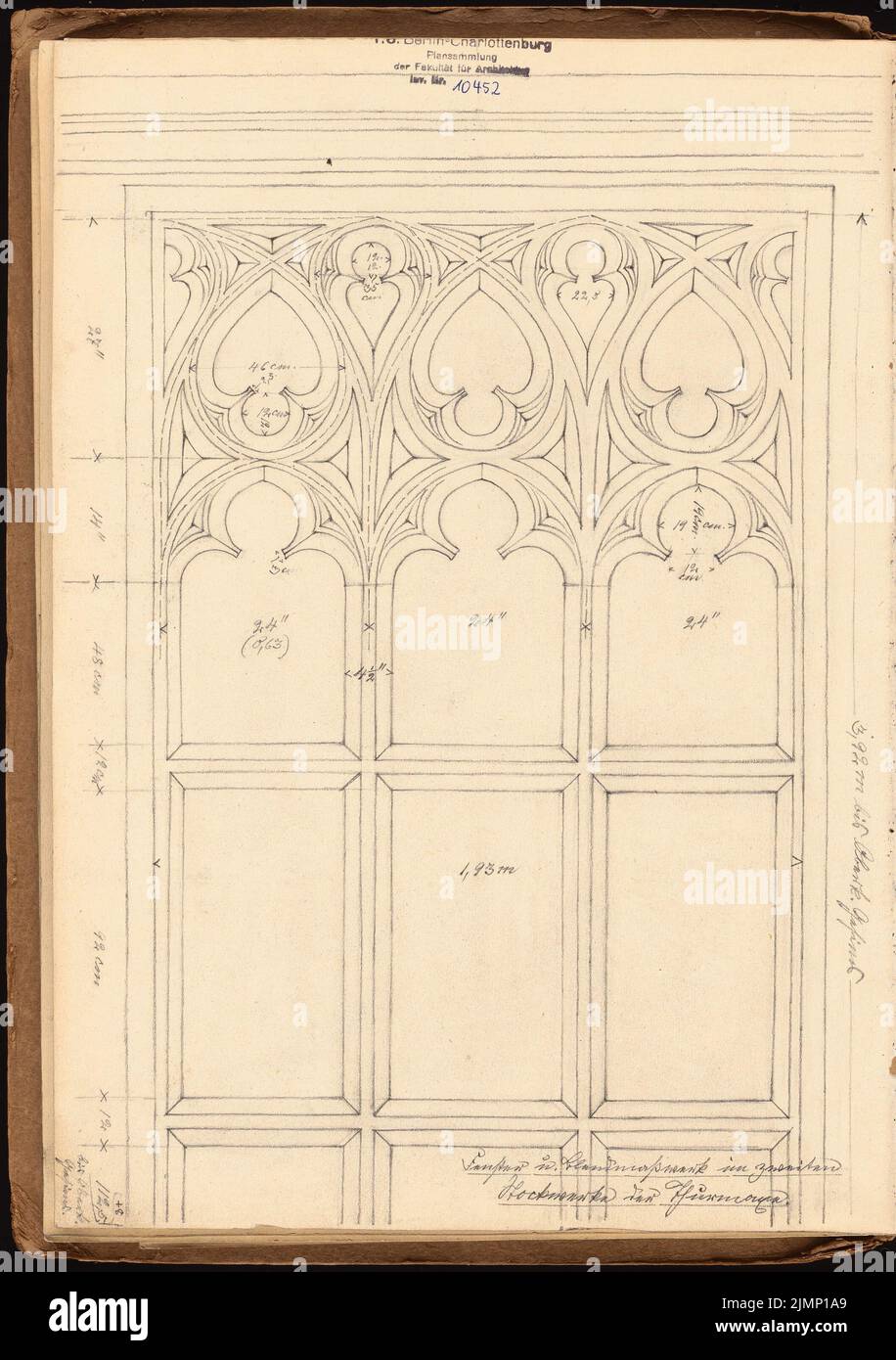 Lehmmübner Paul (1855-1916), hôtel de ville de Wesel. Façade (sans dat.) : vue sur les fenêtres et la mesure de l'éblouissement au 2nd étage de la tour. Crayon sur carton, 37,1 x 26,2 cm (y compris les bords de balayage) Lehmgrübner Paul (1855-1916): Rathaus, Wesel. Fassade Banque D'Images