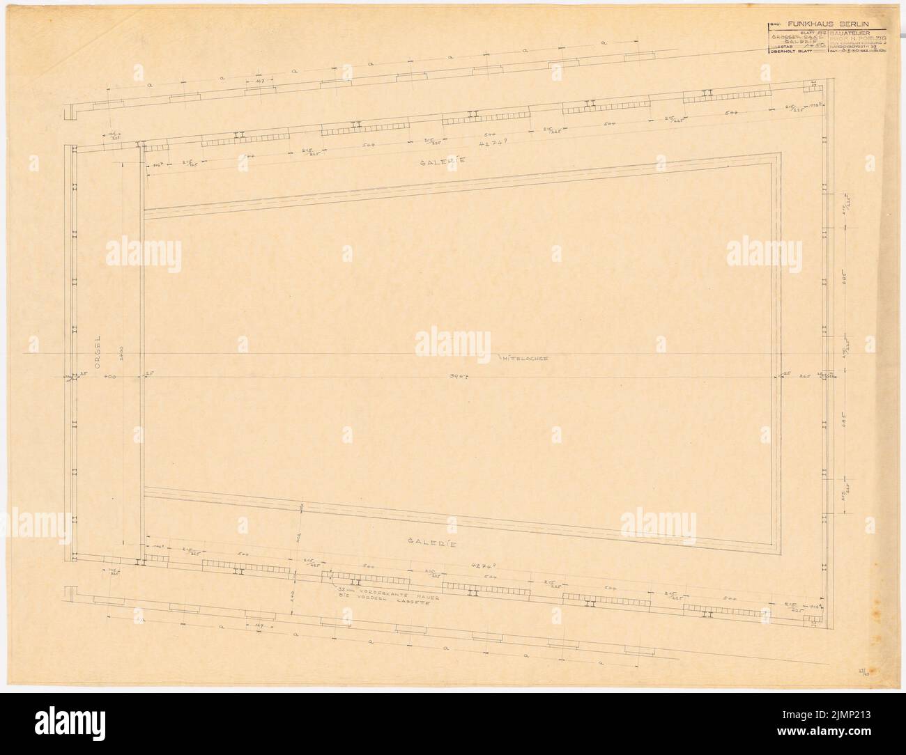 Poelzig Hans (1869-1936), Maison de la radio, Berlin (08/08/1930): Salle Grundriss Große, Galerie 1:50. Crayon sur transparent, 86,4 x 113 cm (y compris les bords de balayage) Poelzig Hans (1869-1936): Haus des Rundfunks, Berlin-Charlottenburg Banque D'Images