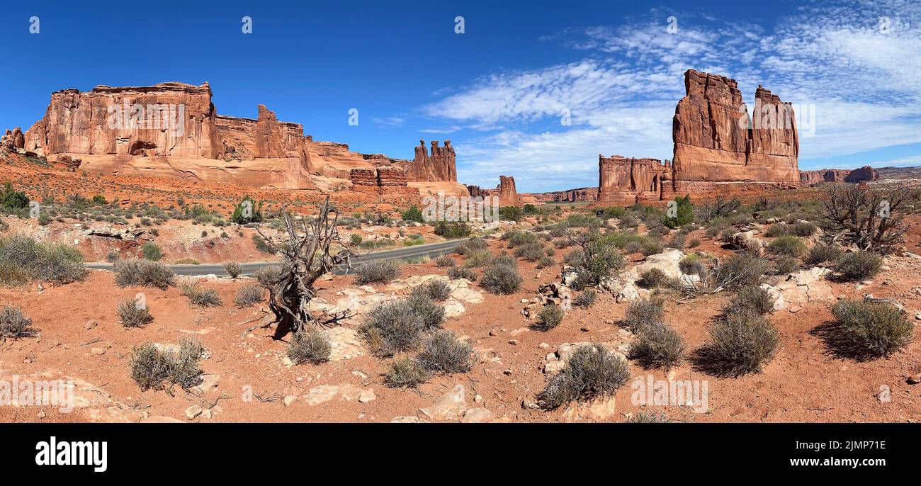 Vue panoramique sur les formations rocheuses du parc national d'Arches, Moab, États-Unis Banque D'Images