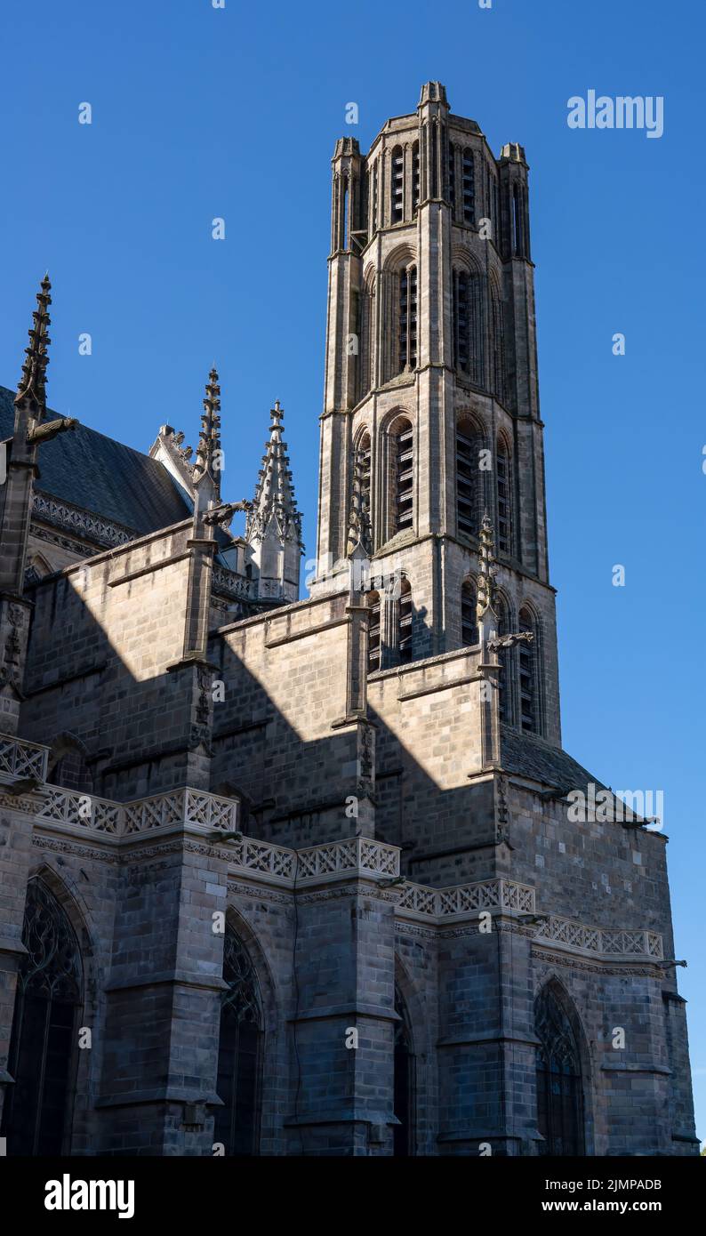 Architecture d'une grande cathédrale de style gothique ; Cathédrale Saint-Étienne de Limoges, France Banque D'Images