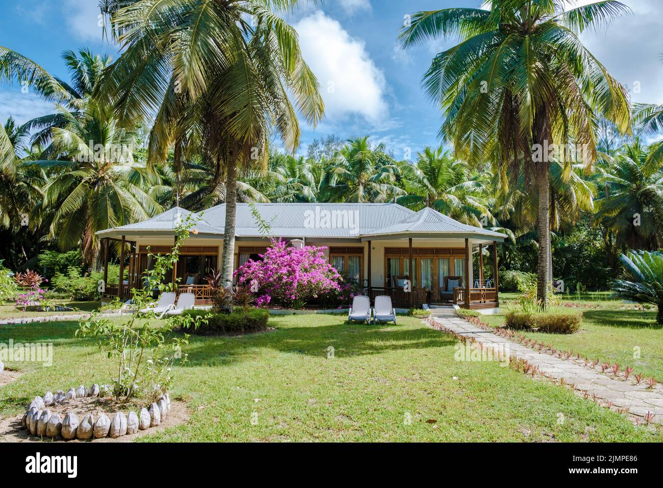 Praslin Seychelles avril 2022, luxueuse villa indépendante dans un jardin tropical aux Seychelles Banque D'Images