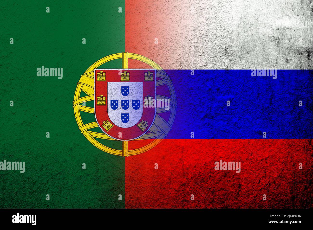 Drapeau national de la Fédération de Russie avec le Portugal drapeau national. Grunge l'arrière-plan Banque D'Images