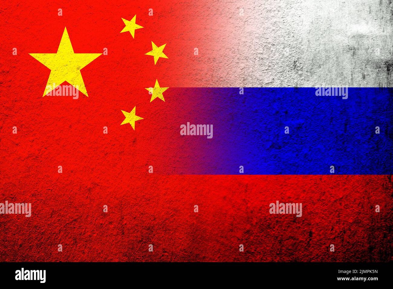 Drapeau national de la Fédération de Russie avec la République populaire de Chine drapeau national. Grunge l'arrière-plan Banque D'Images