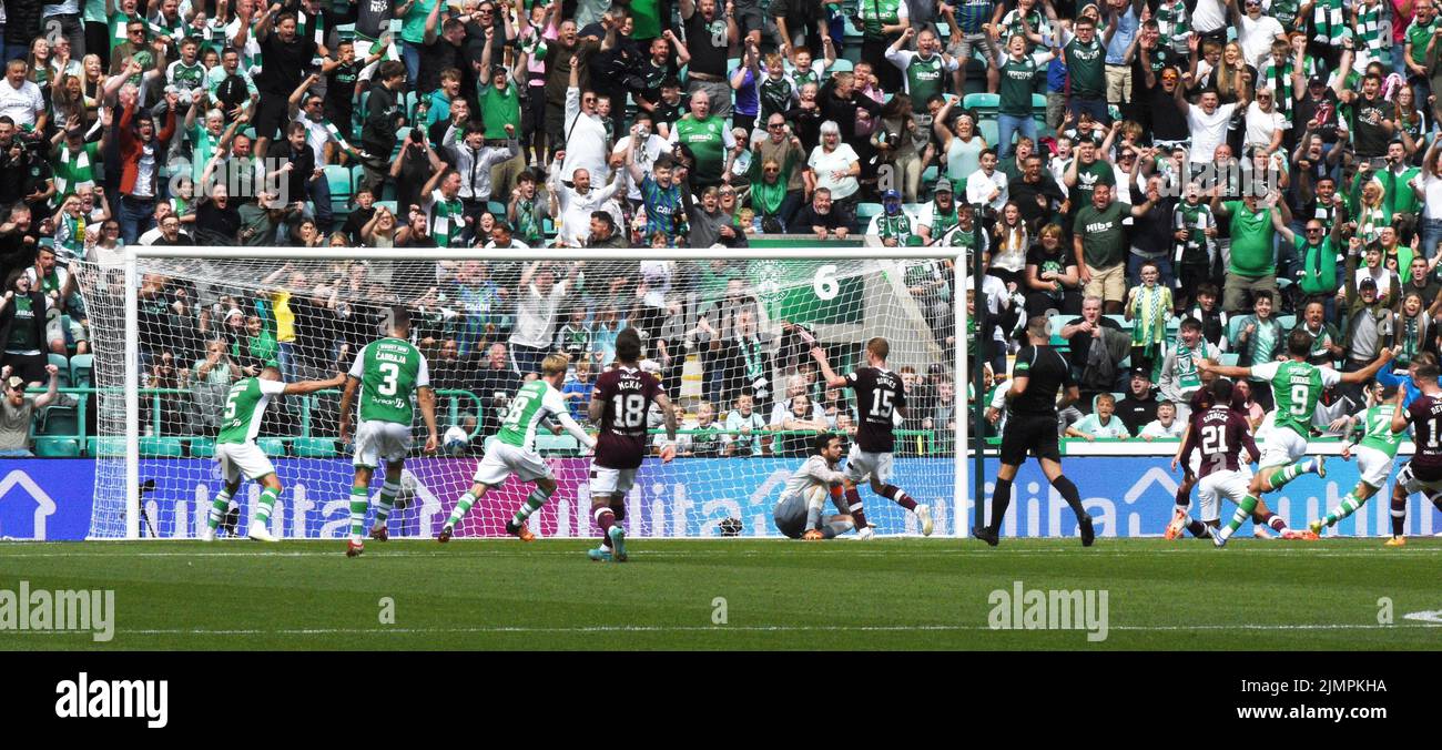 Easter Road Stadium Edinburgh.Scotland.UK.7th Aug 22 Hibs v Hearts Cinch Premiership Match Hibs super sub Martin Boyle sortir du banc pour marquer le but d'égalisation dans le Derby d'Édimbourg Match The fined up 1-1 Credit: eric mccowat/Alay Live News Banque D'Images