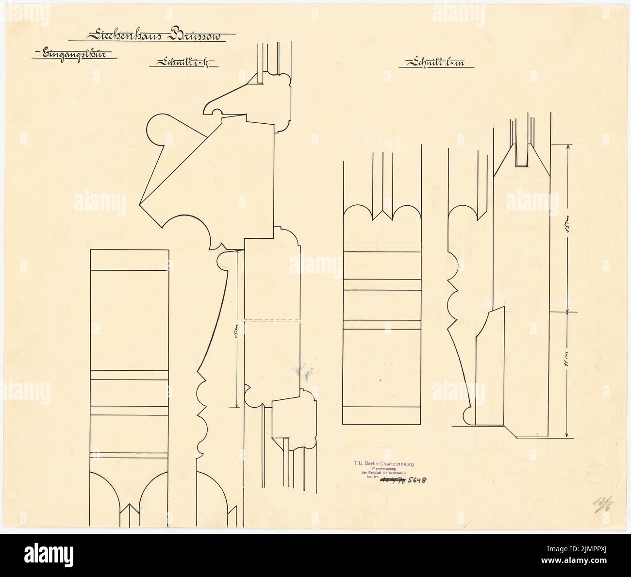 Lehmmübner Paul (1855-1916), Health and Siechenhaus in Brüssow. Projet d'exécution valide (1899-1899) : porte d'entrée avant, coupes détaillées. Encre sur transparent, 47,4 x 56 cm (y compris les bords de balayage) Lehmgrübner Paul (1855-1916): Kranken- und Siechenhaus, Brüssow. Führungsentwurf Banque D'Images