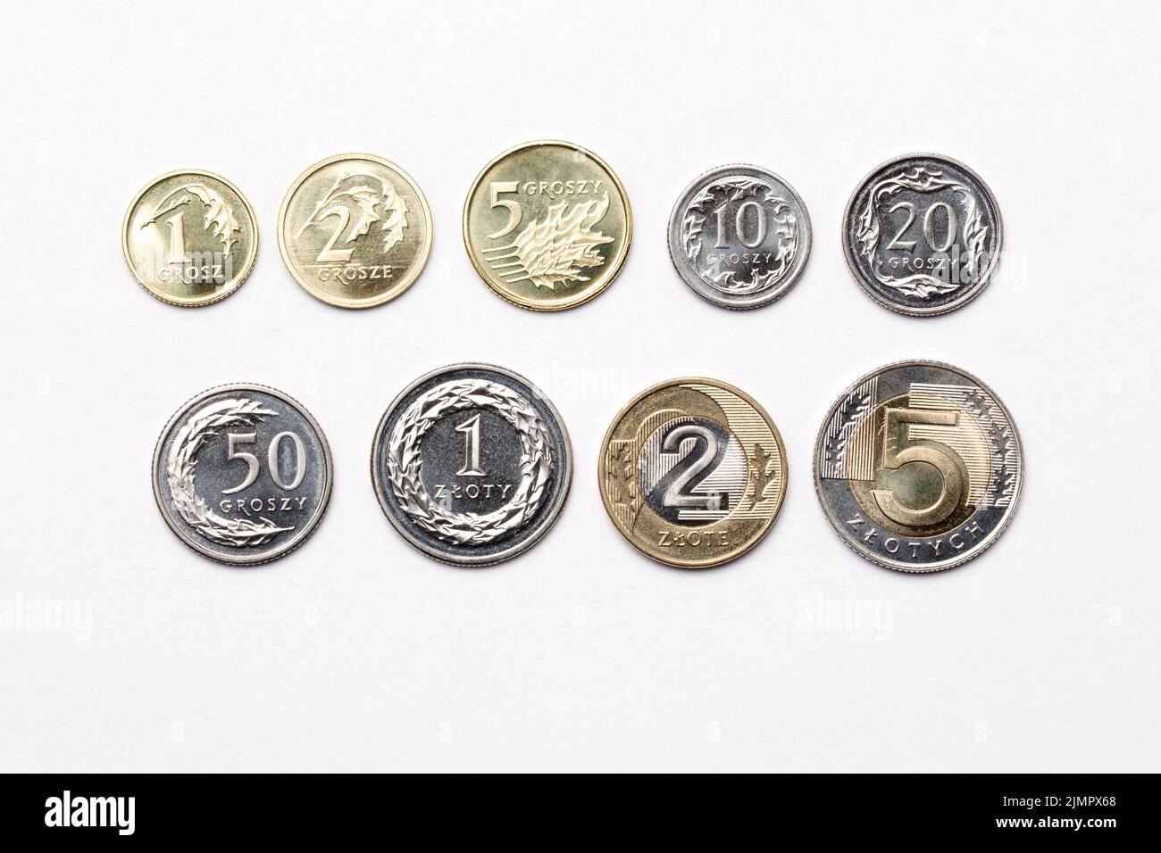 Pièces polonaises sur fond blanc - Zloty Banque D'Images