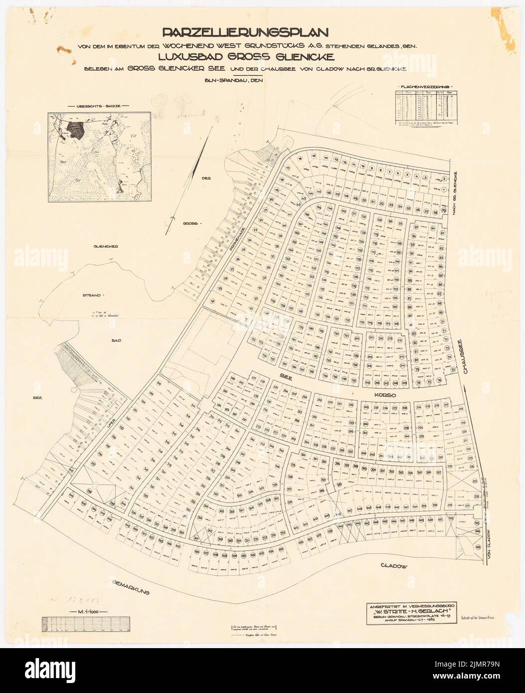 Barth Erwin (1880-1933), 'Luxury Bad Groß-Glienicke' à Berlin-Spandau (sans date): Plan de parclage (imprimé) du trimestre entier (modèle 1: 1000, impression env. 1: 2857), plan du site et espace, échelle, croquis de crayon. Crayon sur papier, 50 x 40,5 cm (y compris les bords de balayage) Barth Erwin (1880-1933): »Luxusbad Groß-Glienicke«, Berlin-Spandau Banque D'Images