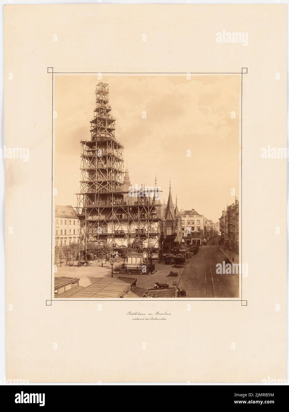 Lüdecke Carl Johann Bogislaw (1826-1894), hôtel de ville de Wroclaw. Conversion (1858-1858) : vue sur la façade ouest équipée. Photo sur carton, 73 x 54,7 cm (y compris les bords de balayage) Lüdecke Carl Johann Bogislaw (1826-1894): Rathaus, Breslau. Umbau Banque D'Images