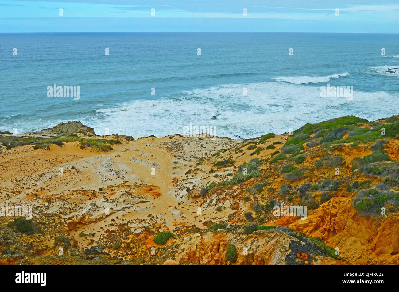 Côte déserte près de Cavaleiro sur la route de Rota Vicentina dans l'ouest du Portugal Banque D'Images