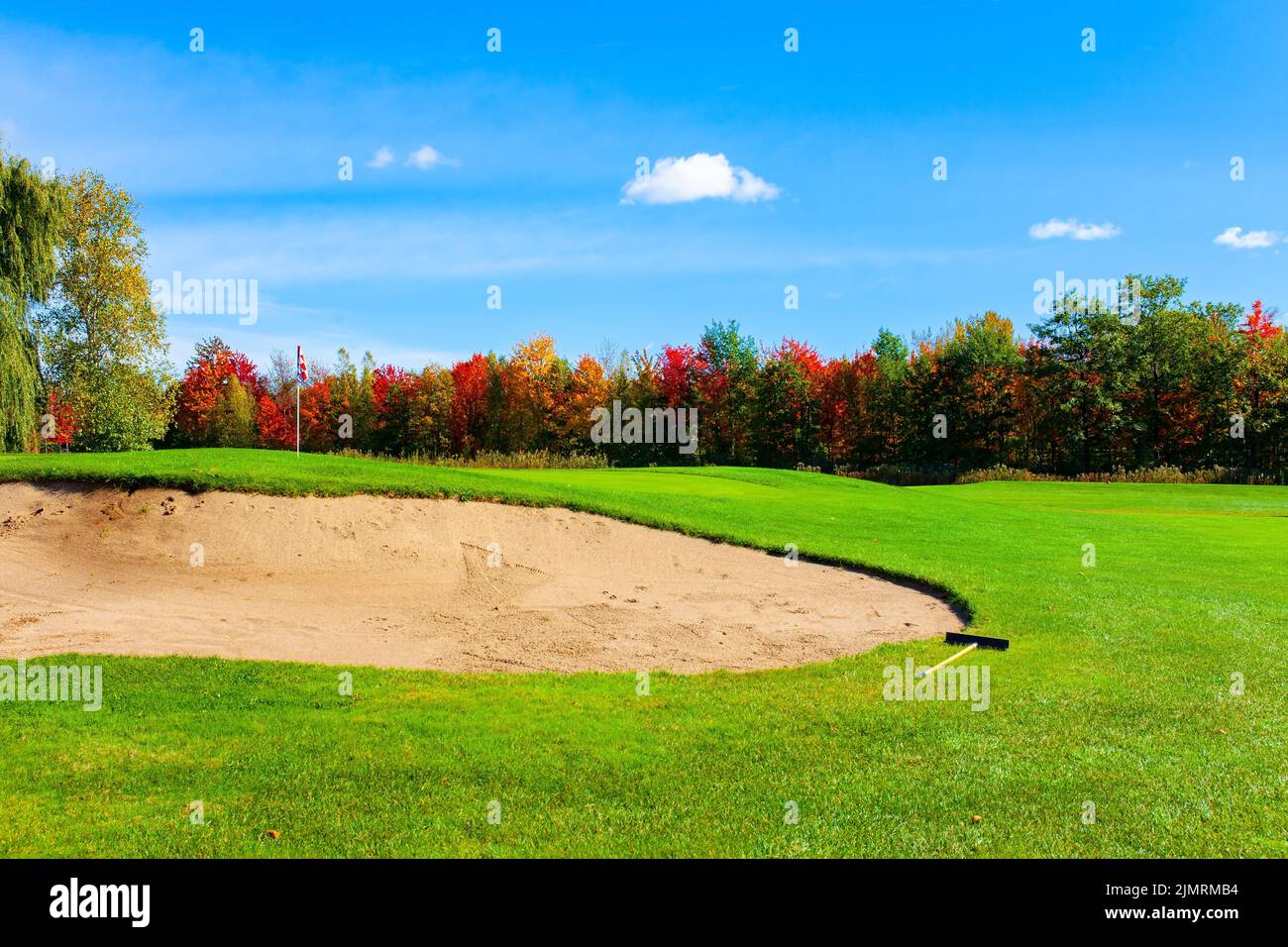 Terrain de golf bien entretenu Banque D'Images