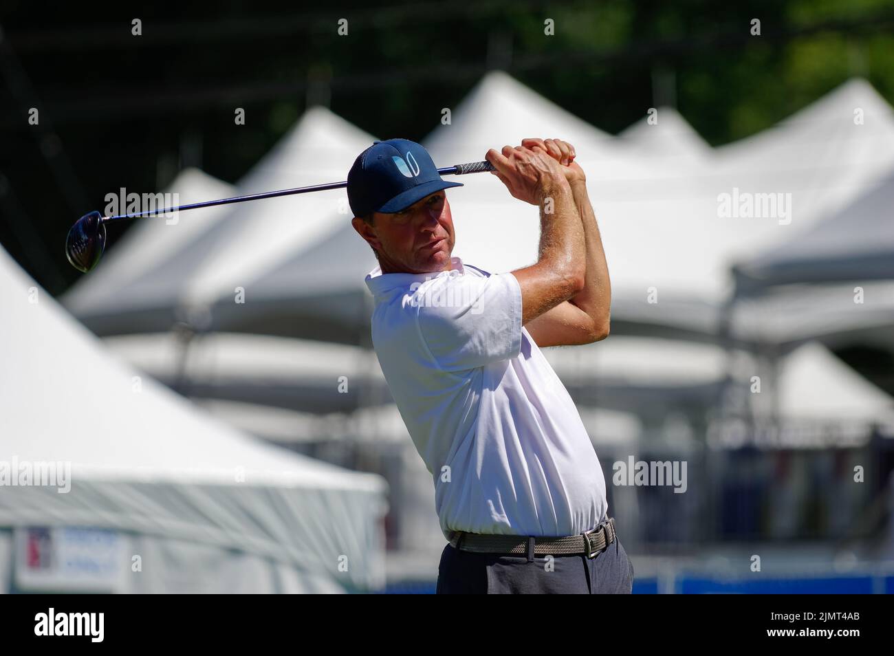 Greensboro, Caroline du Nord, États-Unis. 7 août 2022: Lucas Glover frappe son tee shot sur le 11th trous lors de la dernière partie du championnat Wyndham au Sedgefield Country Club à Greensboro, en Caroline du Nord. Brian Bishop/le Patriot via CSM crédit: CAL Sport Media/Alay Live News Banque D'Images