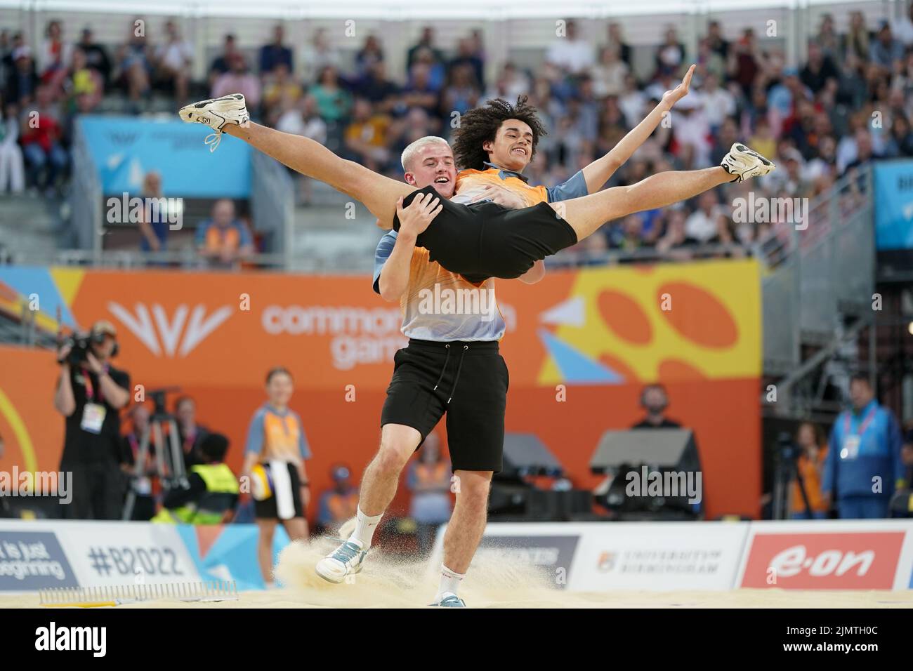 Les danseurs de l'équipage de Brum Beach se produisent à Smithfield le dixième jour des Jeux du Commonwealth de 2022 à Birmingham. Date de la photo: Dimanche 7 août 2022. Banque D'Images