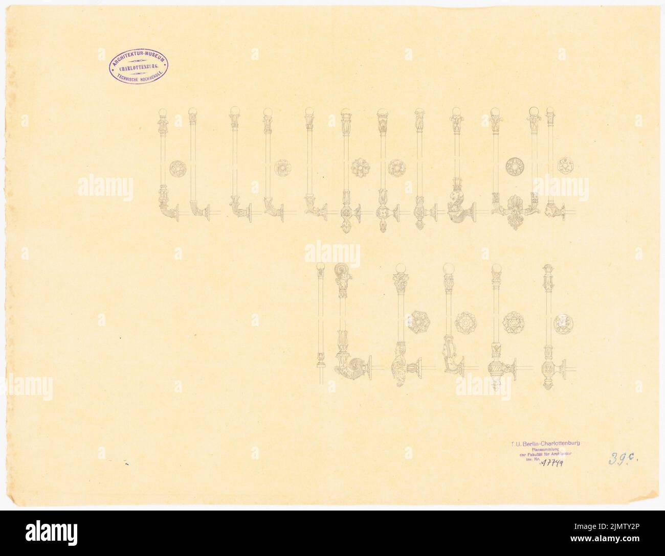 Wentzel Emil, décorations végétales (sans date): Vue. Encre sur transparent, 38,8 x 50,5 cm (y compris les bords de numérisation) Wentzel Emil : Pflanzendekorationen Banque D'Images