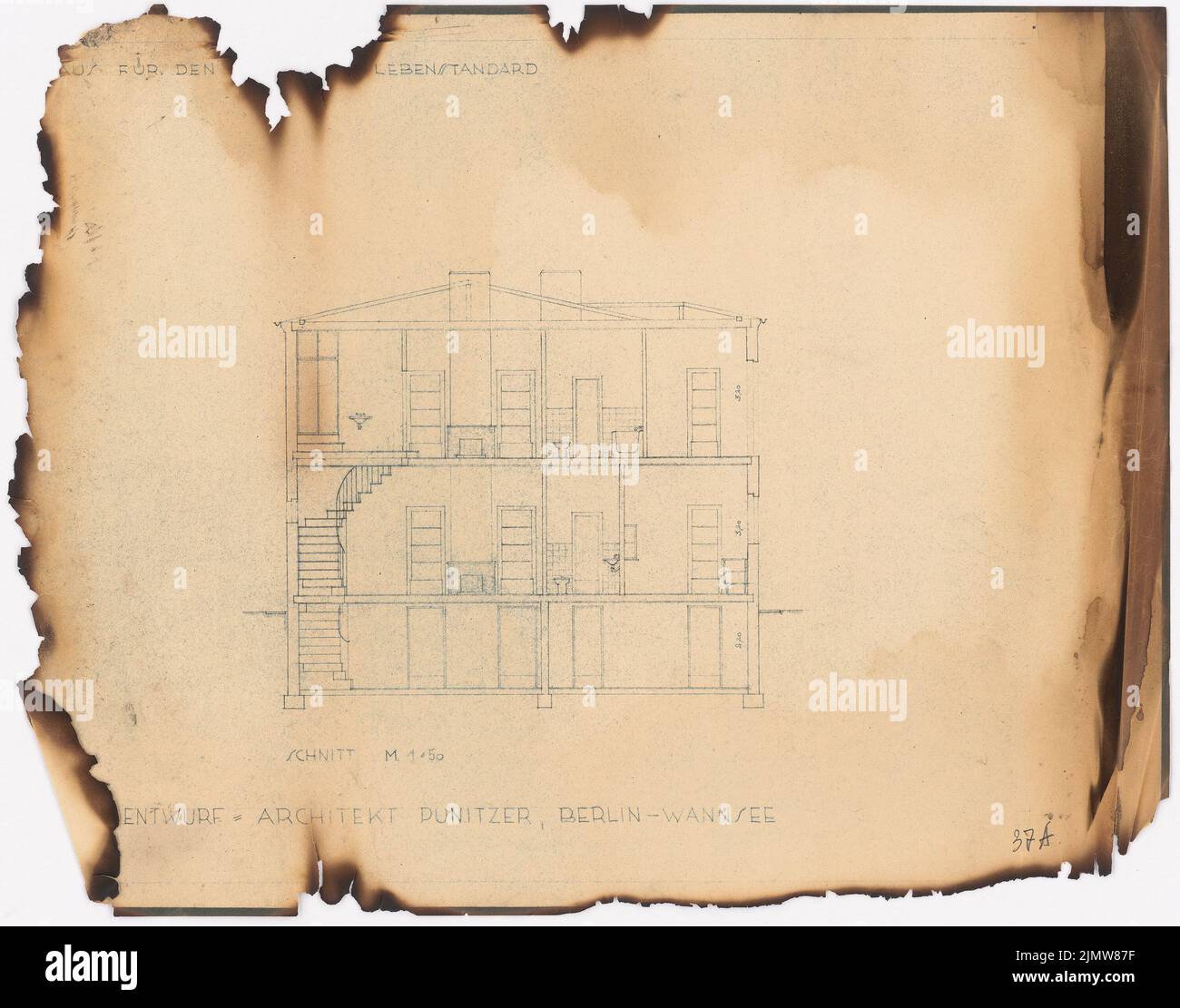 Punitzer Martin (1889-1949), la maison pour le niveau de vie respectif (1928): Coupe 1:50. Matériel/technologie N.N. enregistré, 43 x 54,7 cm (y compris les bords de balayage) Punitzer Martin (1889-1949): DAS Haus für den jeweiligen Lebensstandard Banque D'Images