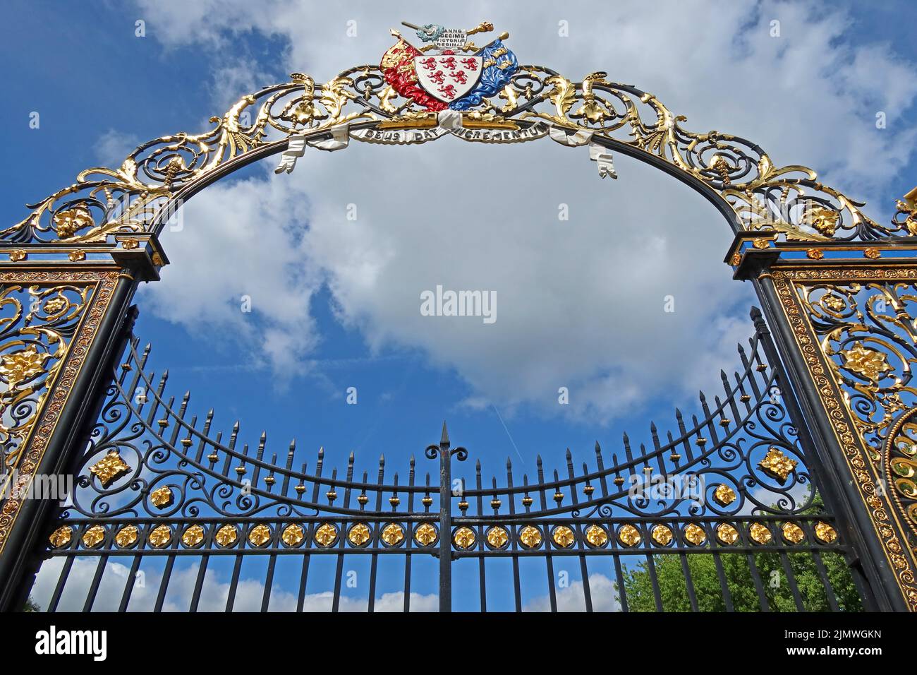 Warrington Golden Gates, hôtel de ville, rue Sankey, Warrington Borough Council, Cheshire, Angleterre, Royaume-Uni Banque D'Images