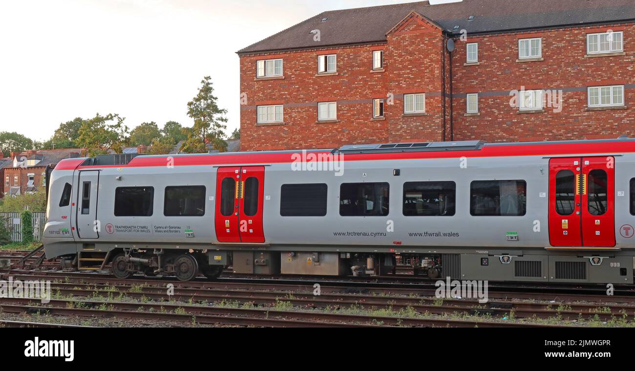 Transport pour le pays de Galles TFW CAF Civity Carries 197102 à la gare de Chester, City Road, Chester, Cheshire, Angleterre, ROYAUME-UNI, CH1 3DR Banque D'Images