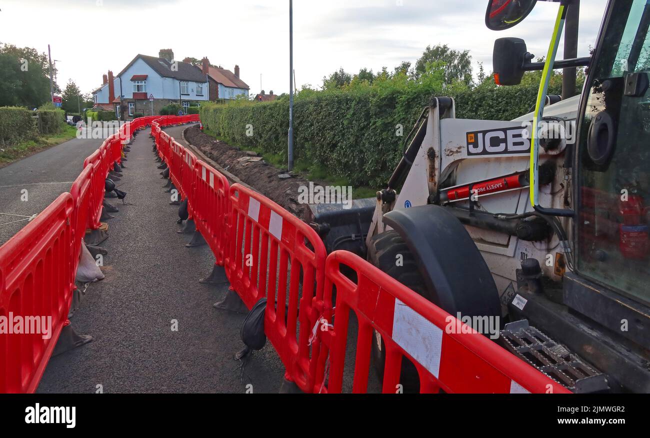 Travaux routiers et travaux de chemin, Church Lane Grappenhall, été 2022, Warrington, Cheshire, ANGLETERRE, ROYAUME-UNI, WA4 2SJ Banque D'Images