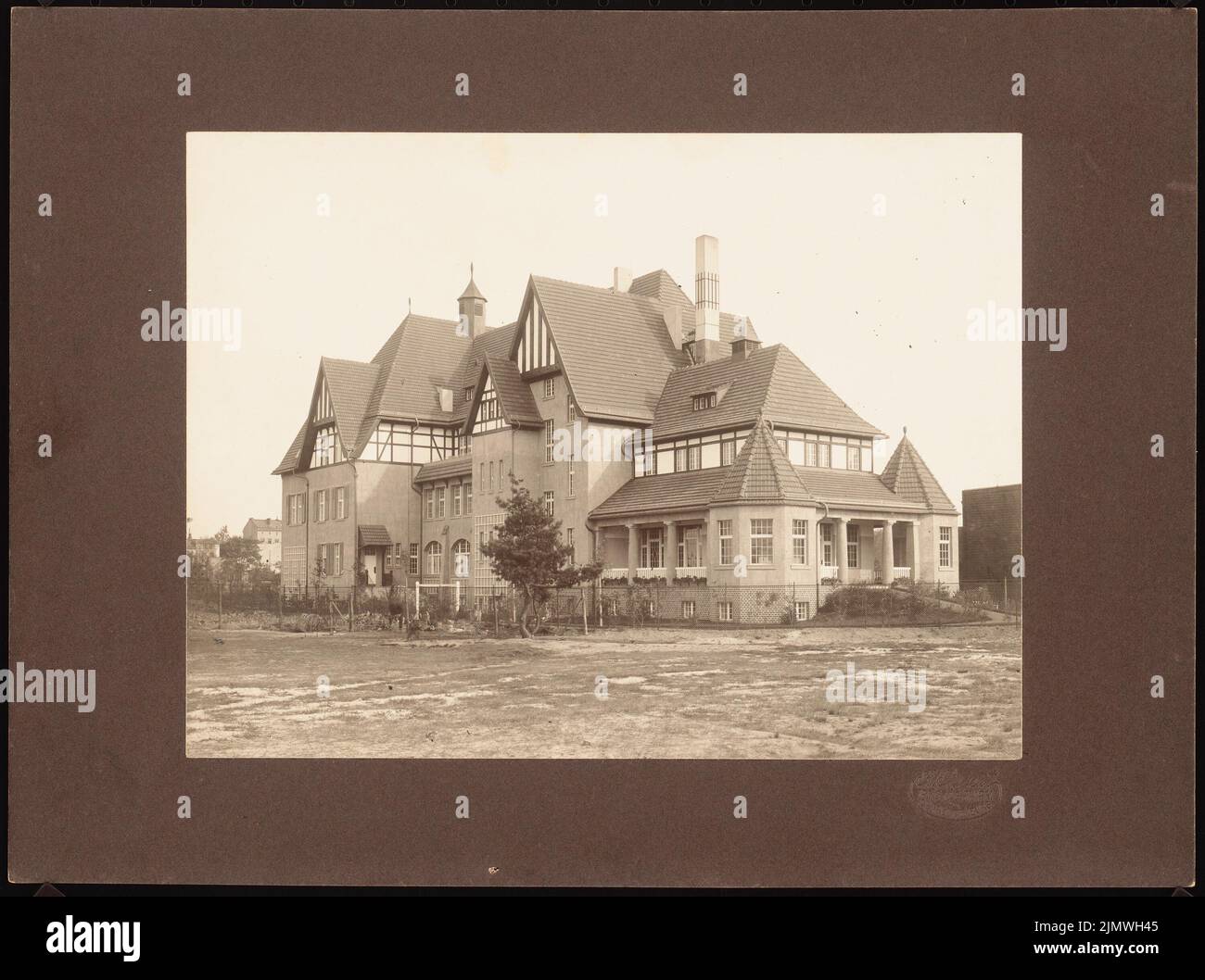 Guth Hermann (1851-1924), pas encore enregistré (sans date): Pas encore enregistré. Matériel/technologie N.N. enregistré, 24,7 x 33,2 cm (y compris les bords de balayage) Guth Hermann (1851-1924): Hospitalbau für die Rudolf-Hoenesche-Stiftung, Berlin-Westend Banque D'Images