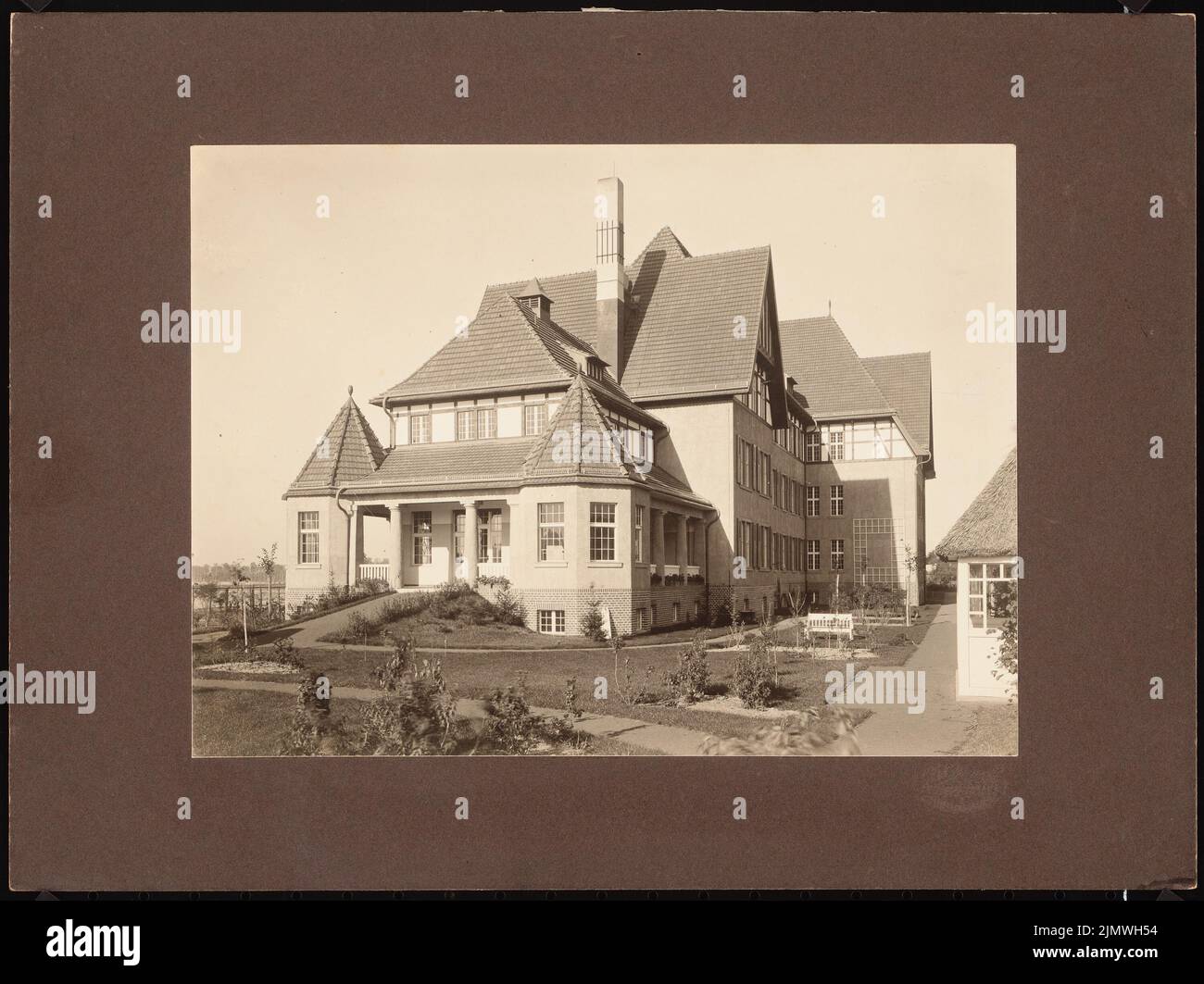 Guth Hermann (1851-1924), pas encore enregistré (sans date): Pas encore enregistré. Matériel/technologie N.N. enregistré, 24,8 x 33,1 cm (y compris les bords de balayage) Guth Hermann (1851-1924): Hospitalbau für die Rudolf-Hoenesche-Stiftung, Berlin-Westend Banque D'Images