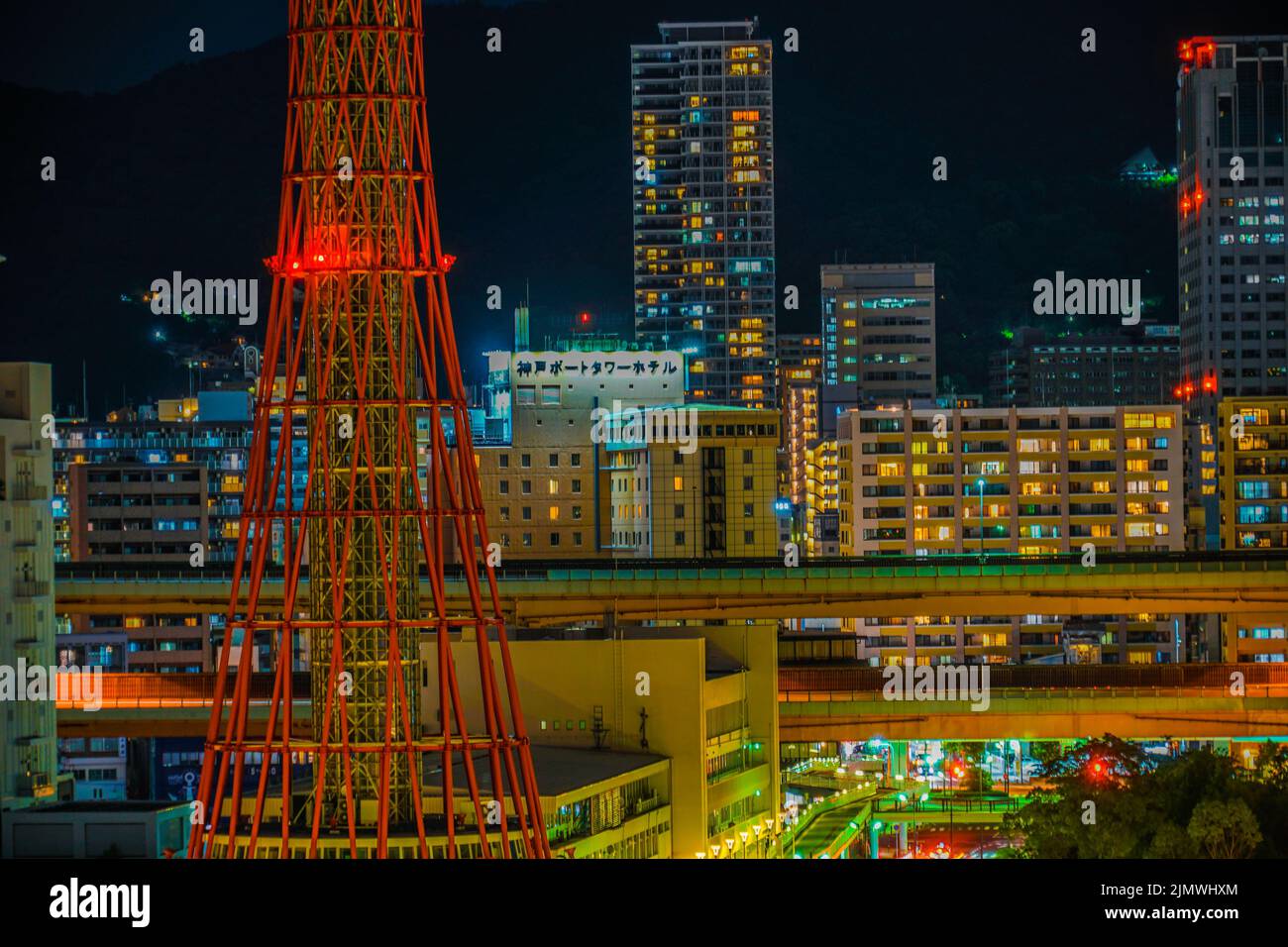 Vue nocturne de Kobe Port Tower et Kobe Banque D'Images