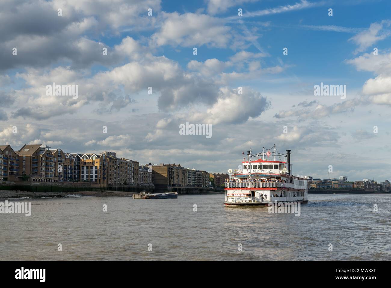 Le Dixie Reine croisière le long de la Tamise Banque D'Images