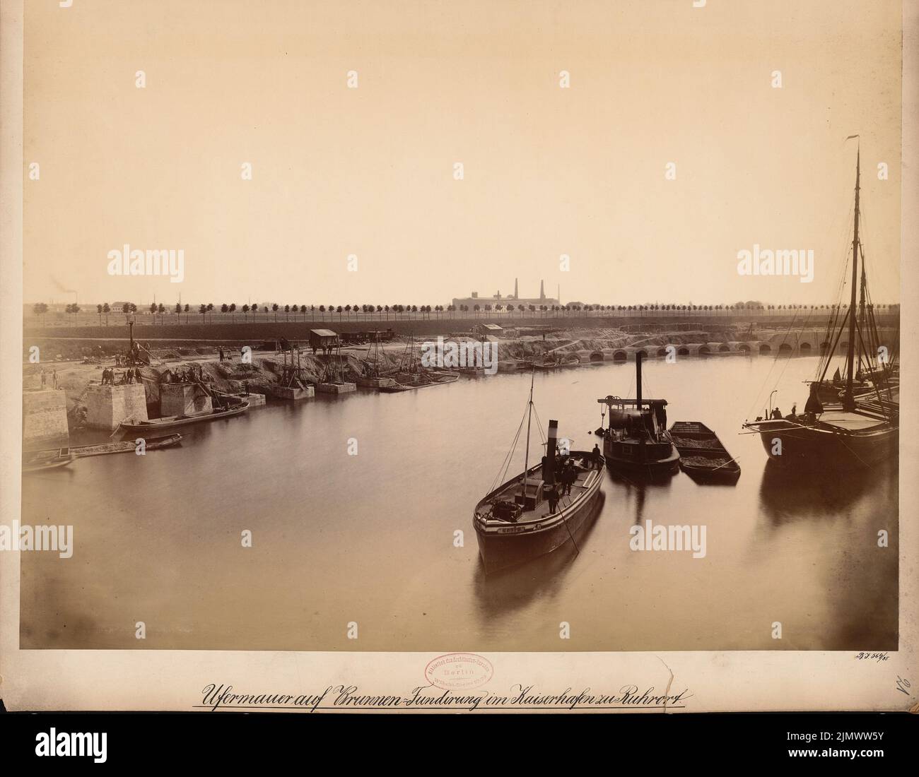 Architecte inconnu, mur de banque dans le Kaiserhafen Duisburg-Ruhrort (sans date): Vue. Photo sur carton, 43,3 x 55,6 cm (y compris les bords de numérisation) N.N. : Ufermauer im Kaiserhafen Duisburg-Ruhrort Banque D'Images