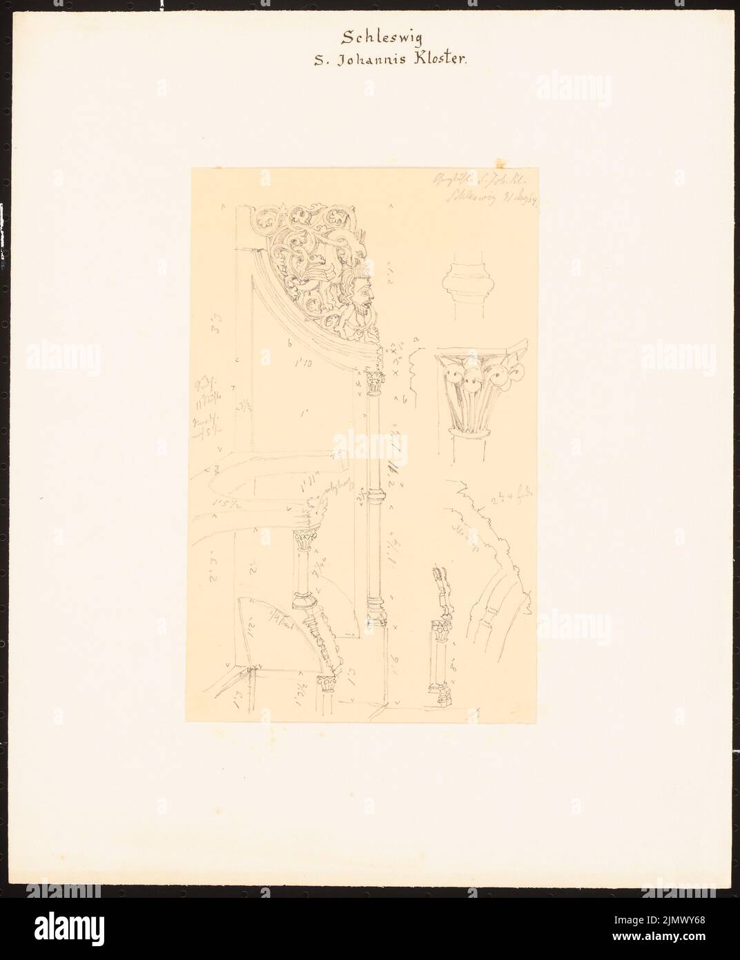 Quast Ferdinand von (1807-1877), monastère de Saint-Johannes au Schleswig (31.08.1864) : vue de côté et détails des étals de chœur de nun sculptés en bois : joues latérales avec tendriles cassés et pieds de tête. Crayon sur papier, 35,4 x 29,2 cm (y compris les bords de balayage) Quast Ferdinand von (1807-1877): St. Johannes-Kloster, Schleswig Banque D'Images