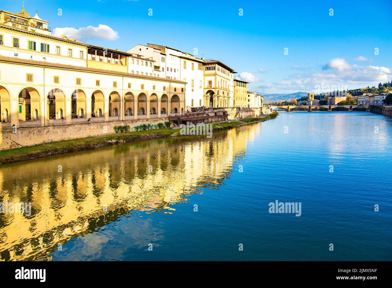 Rive de la célèbre rivière Arno Banque D'Images