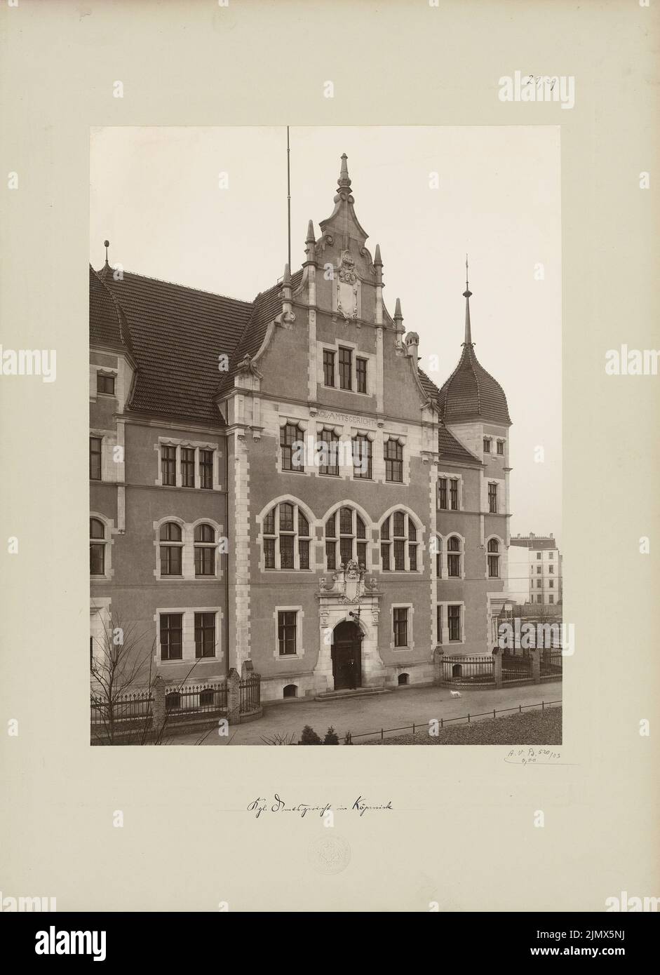 Thoemer Paul (1851-1918), District court Berlin-Köpenick (1899-1901): Vue. Photo sur carton, 59 x 42,7 cm (y compris les bords du scan) Théemer Paul (1851-1918): Amtsgericht, Berlin-Köpenick Banque D'Images