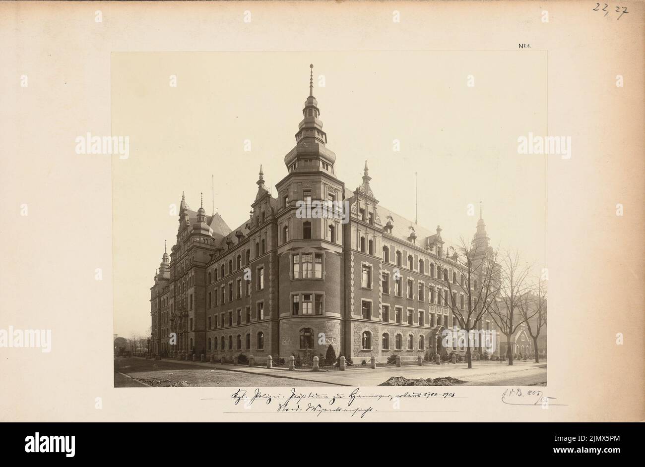 Zastrau, quartier général de la police à Hanovre (env 1903) : vue. Photo sur carton, 27,4 x 41,8 cm (y compris les bords de numérisation) Zatrau (1837-1899): Polizeipräsidium, Hanovre Banque D'Images