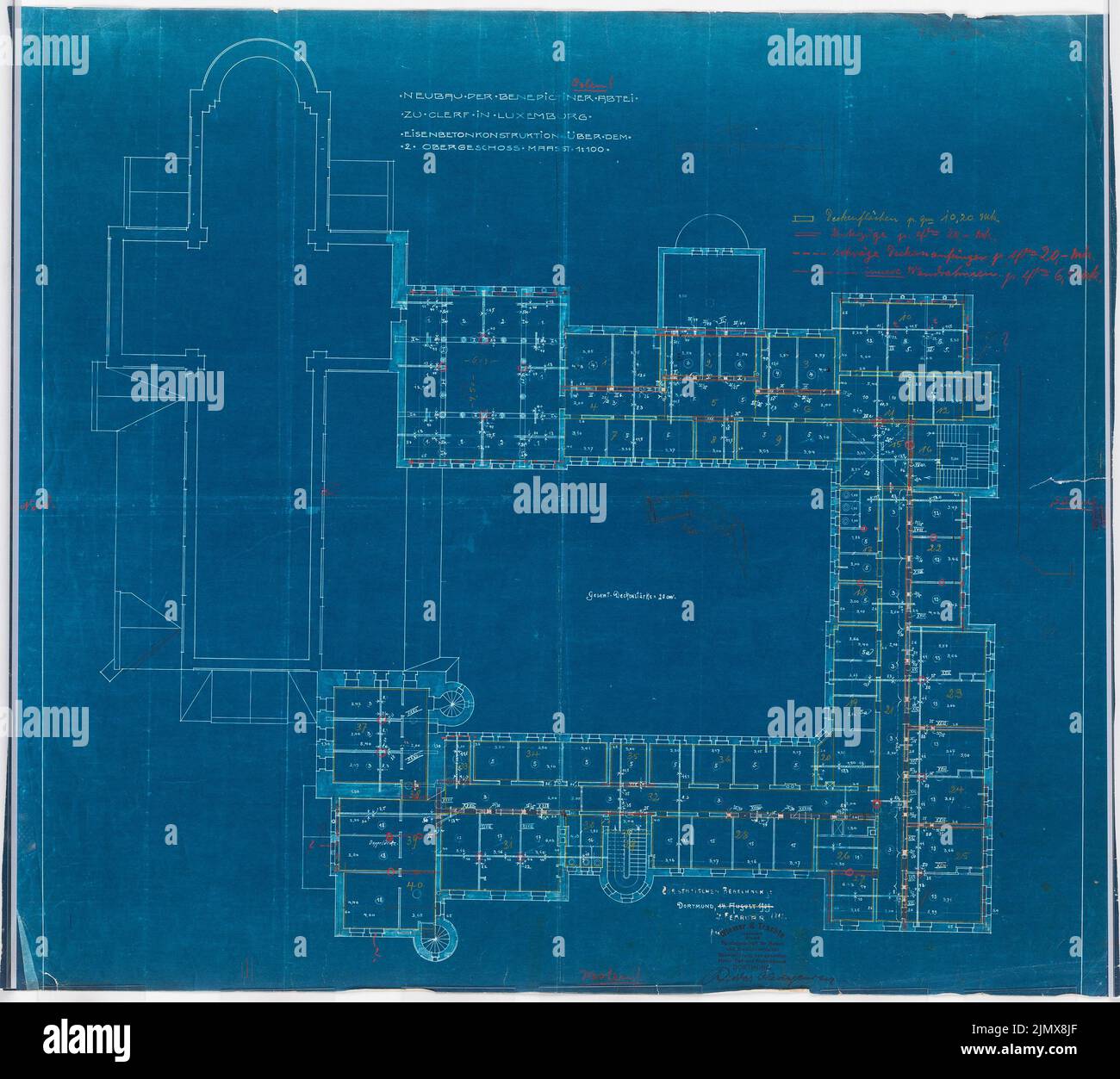 Klomp Johannes Franziskus (1865-1946), Abbaye de Benedectine Saint Maurice, Clerf (Cllervaux), Luxembourg (20.02.1910): Construction en béton de fer au-dessus du deuxième étage, plan d'étage du deuxième étage 1: 100. Crayon, crayon de couleur sur papier, 76,5 x 85,4 cm (y compris les bords de numérisation) Klomp Johannes Franziskus (1865-1946): Benedektinerabtei St. Mauritius, Clerf (Clervaux) Banque D'Images