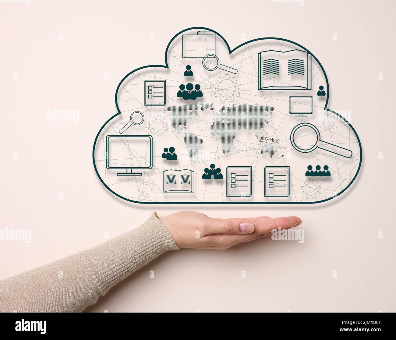 Main de femme sur fond beige. Stockage de données dans le cloud, échange d'informations et stockage de données sécurisé Banque D'Images