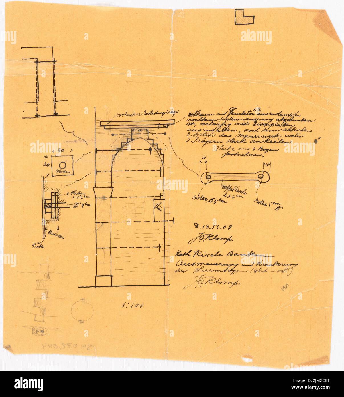 Klomp Johannes Franziskus (1865-1946), Saint-Marien (agrandissement et nouvelle construction de Kaplei et de la maison sœur), Herne-Baukau (13.12.1908): Fabrication et ancrage des portes de la tour 1: 100. Encre, crayon sur transparent, 26,9 x 25 cm (y compris les bords de balayage) Klomp Johannes Franziskus (1865-1946): St. Marien, Herne-Baukau. Erwerb und Ausführung von Kärnten und Schwesternhaus Banque D'Images