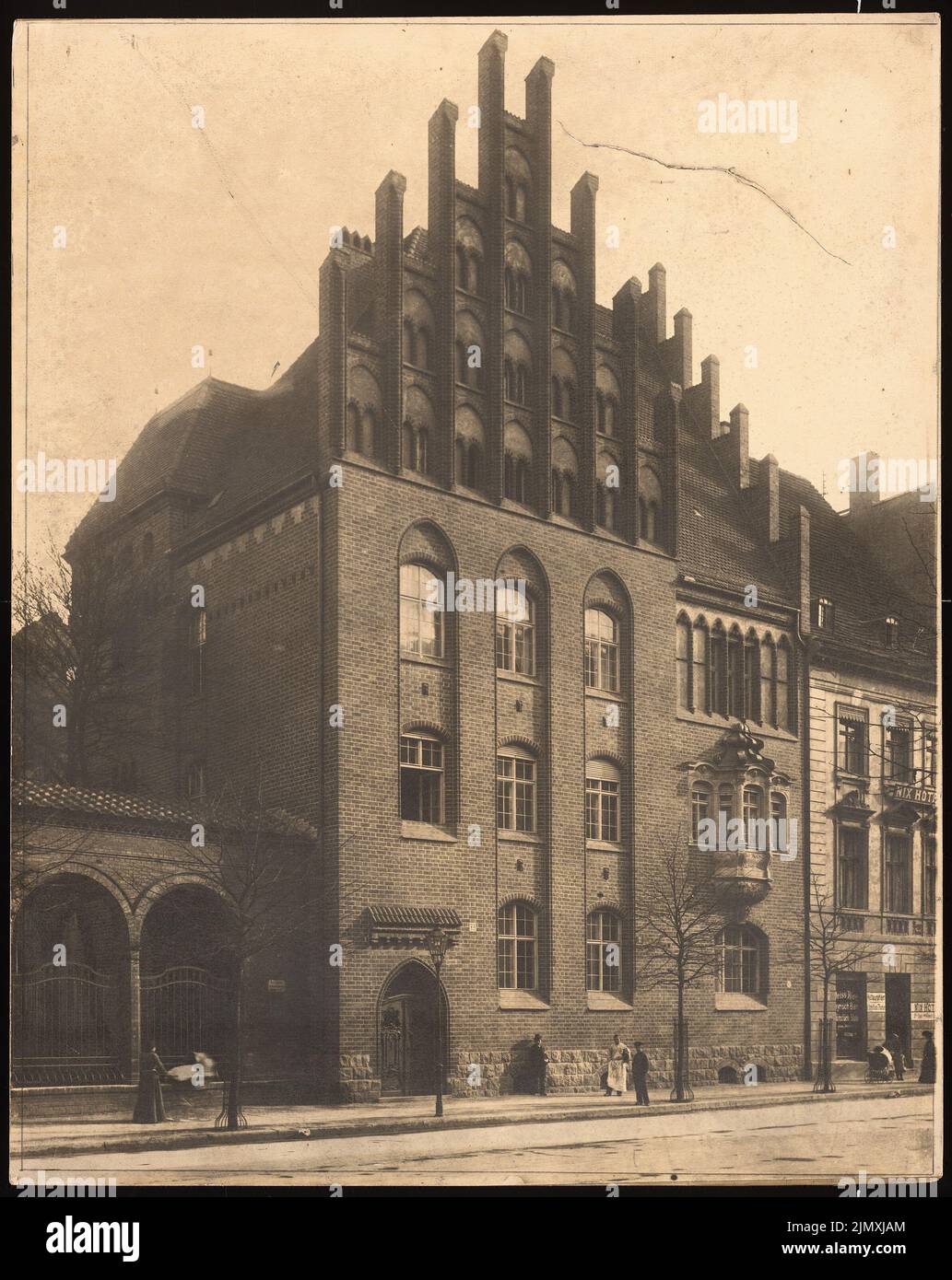 Architecte inconnu, Haus in Klosterstraße 73 à Berlin (1913): Vue sur un immeuble résidentiel à Klosterstraße 73 à Berlin après les façades. Photo sur carton, 65,3 x 51,9 cm (y compris les bords de numérisation) Banque D'Images