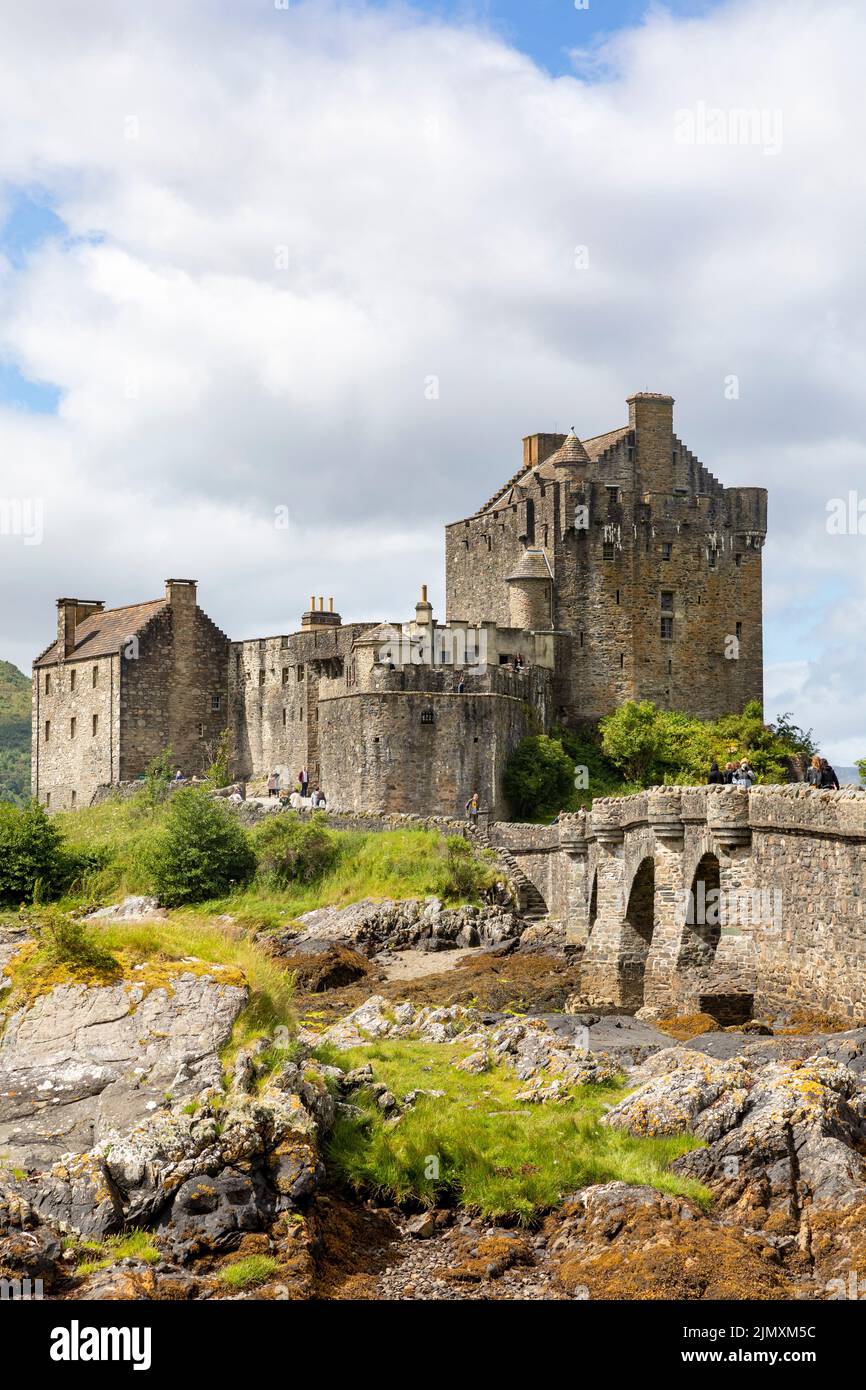 Eilean Donan Castle, été 2022, l'une des attractions les plus célèbres de Scotlands, château médiéval de 13th siècle, attirant des touristes dans le monde entier, Donan, Royaume-Uni Banque D'Images