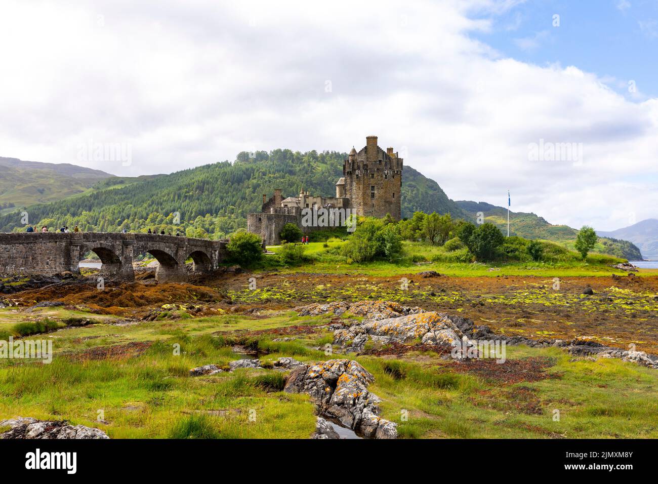 Eilean Donan Castle, été 2022, l'une des attractions les plus célèbres de Scotlands, château médiéval de 13th siècle, attirant des touristes dans le monde entier, Donan, Royaume-Uni Banque D'Images