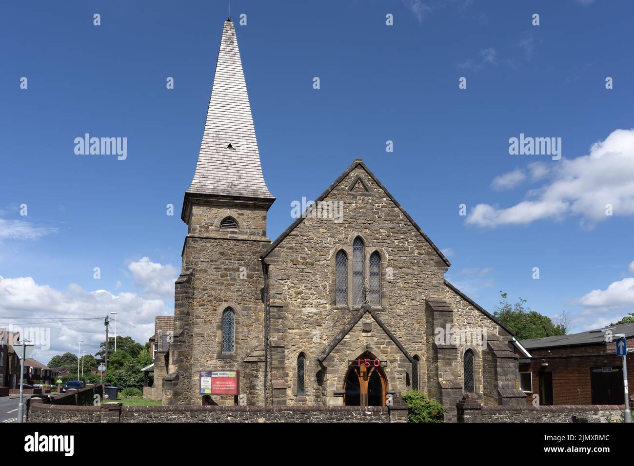 EAST GRINSTEAD, WEST SUSSEX, Royaume-Uni - JUILLET 1 : vue de l'église de Moat à East Grinstead sur 1 juillet 2022 Banque D'Images