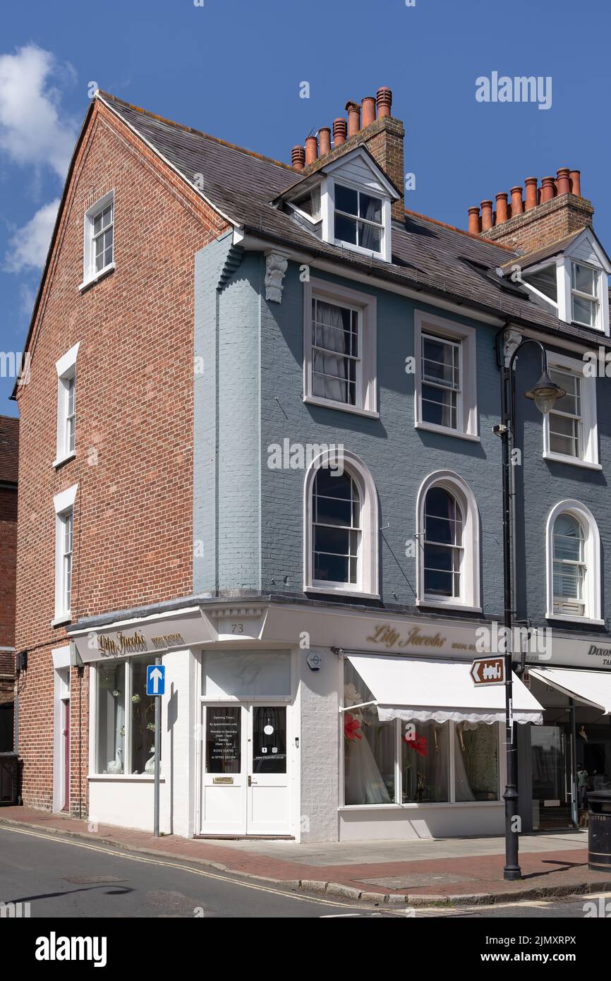 EAST GRINSTEAD, WEST SUSSEX, Royaume-Uni - JUILLET 1 : vue d'un magasin de mariée à East Grinstead sur 1 juillet 2022 Banque D'Images