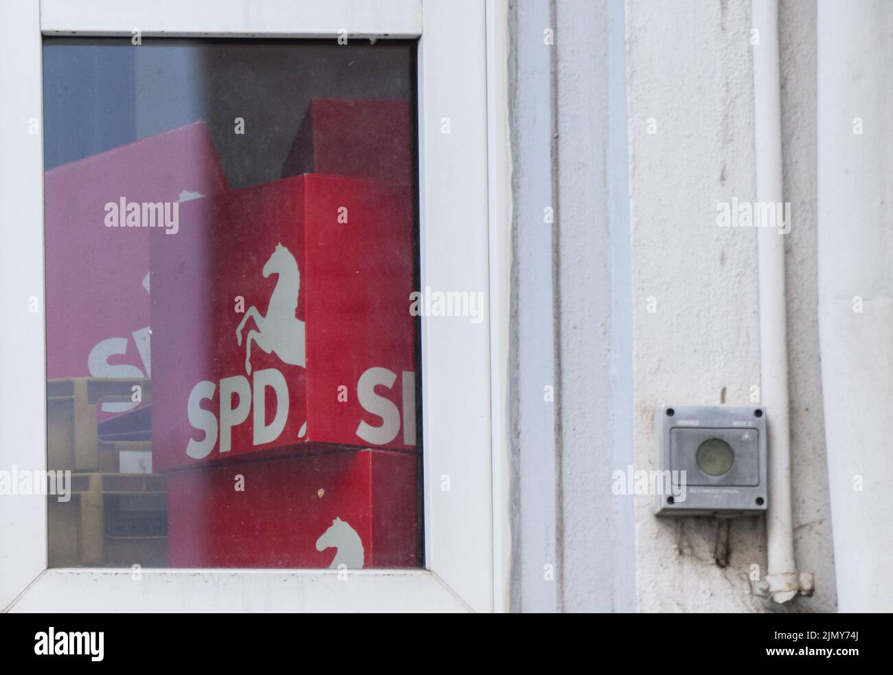 Hanovre, Allemagne. 08th août 2022. Cubes avec logo SPD dans la maison Kurt Schumacher de SPD. Dans la procédure d'ordre du parti du SPD contre l'ancien chancelier Schröder, très critiqué, une décision sera probablement prise ce lundi. La commission d'arbitrage du sous-district SPD de la région de Hanovre est responsable de la procédure d'ordre des parties. Credit: Julian Stratenschulte/dpa/Alay Live News Banque D'Images