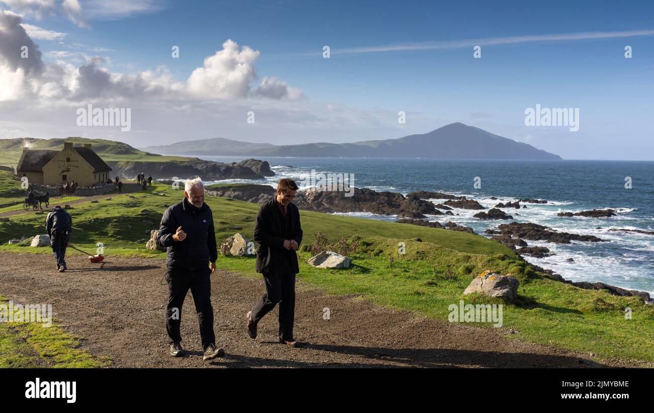 COLIN FARRELL et MARTIN MCDONAGH dans LES BANSHEES D'INISHERIN (2022), dirigé par MARTIN MCDONAGH. Credit: BluePrint Pictures / Fox Searchlight / Album Banque D'Images