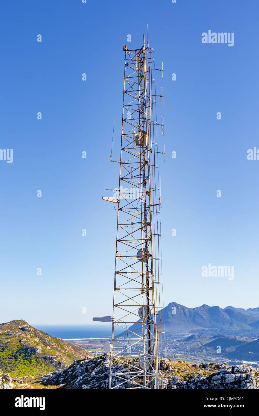 Sur Quelle Chaine France Afrique Du Sud Tour de communication sur le sommet de la chaîne de montagnes locale à
