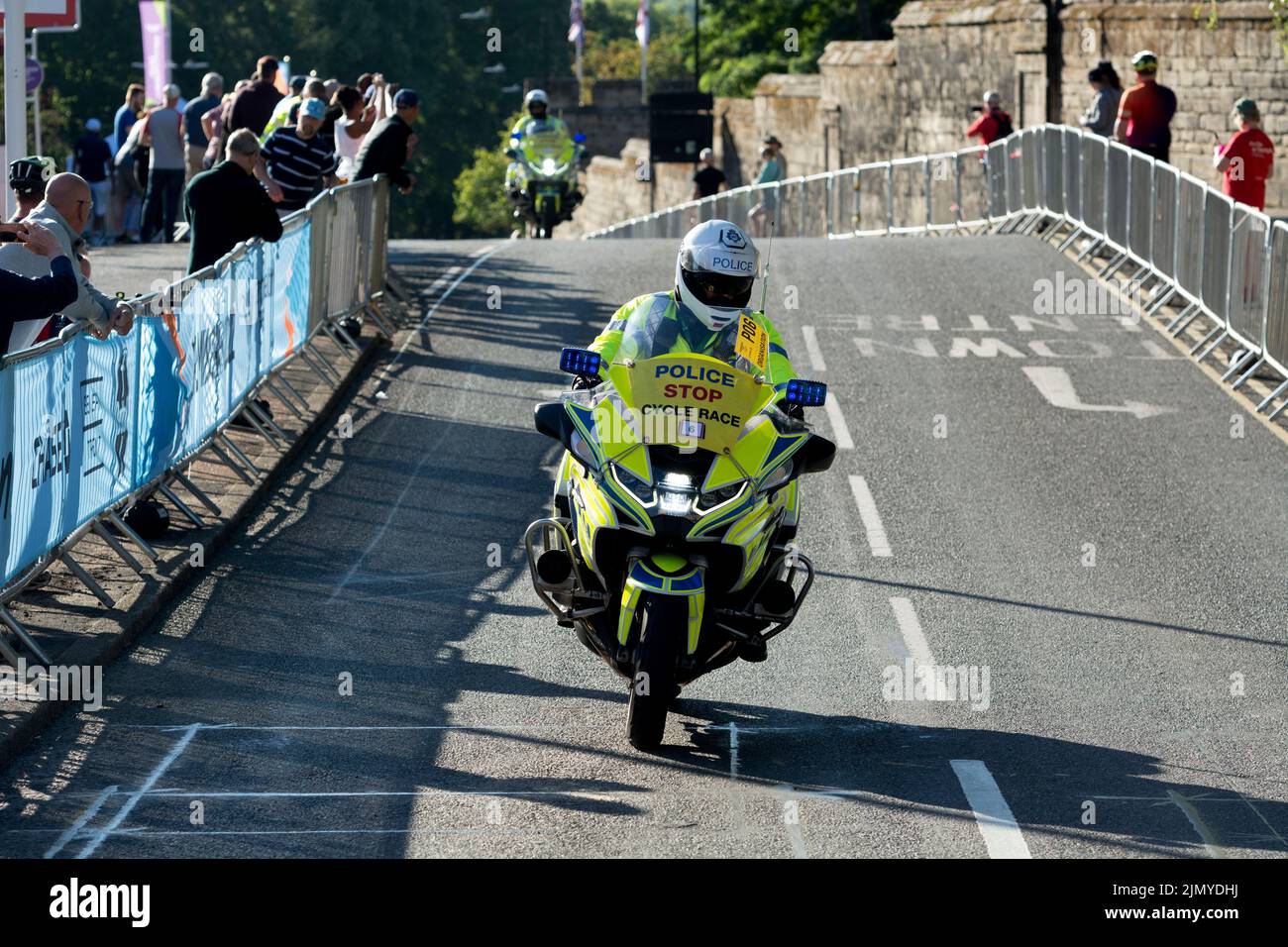 Moto BMW de police pour la course cycliste sur route des Jeux du Commonwealth 2022, Warwick, Royaume-Uni Banque D'Images