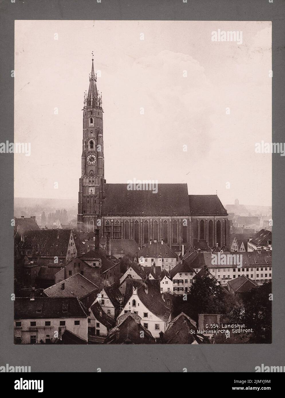 Photographe inconnu, St. Martinskirche, Landshut (sans date): Front sud. Photo, 30,5 x 23,4 cm (y compris les bords de numérisation) Banque D'Images