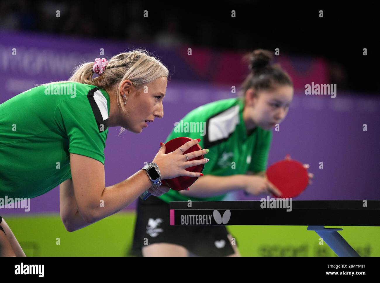 Charlotte Carey du pays de Galles et Anna Hursey dans le cadre du match de la Médaille de bronze des doubles des femmes au NEC le 11 e jour des Jeux du Commonwealth de 2022 à Birmingham. Date de la photo: Lundi 8 août 2022. Banque D'Images