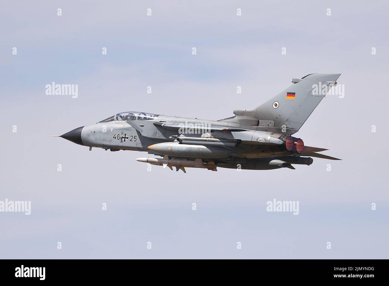 Une Luftwaffe allemande multirôle Panavia Tornado IDS arrivant au Royal International Air Tattoo RIAT 2022 à RAF Fairford, Royaume-Uni Banque D'Images