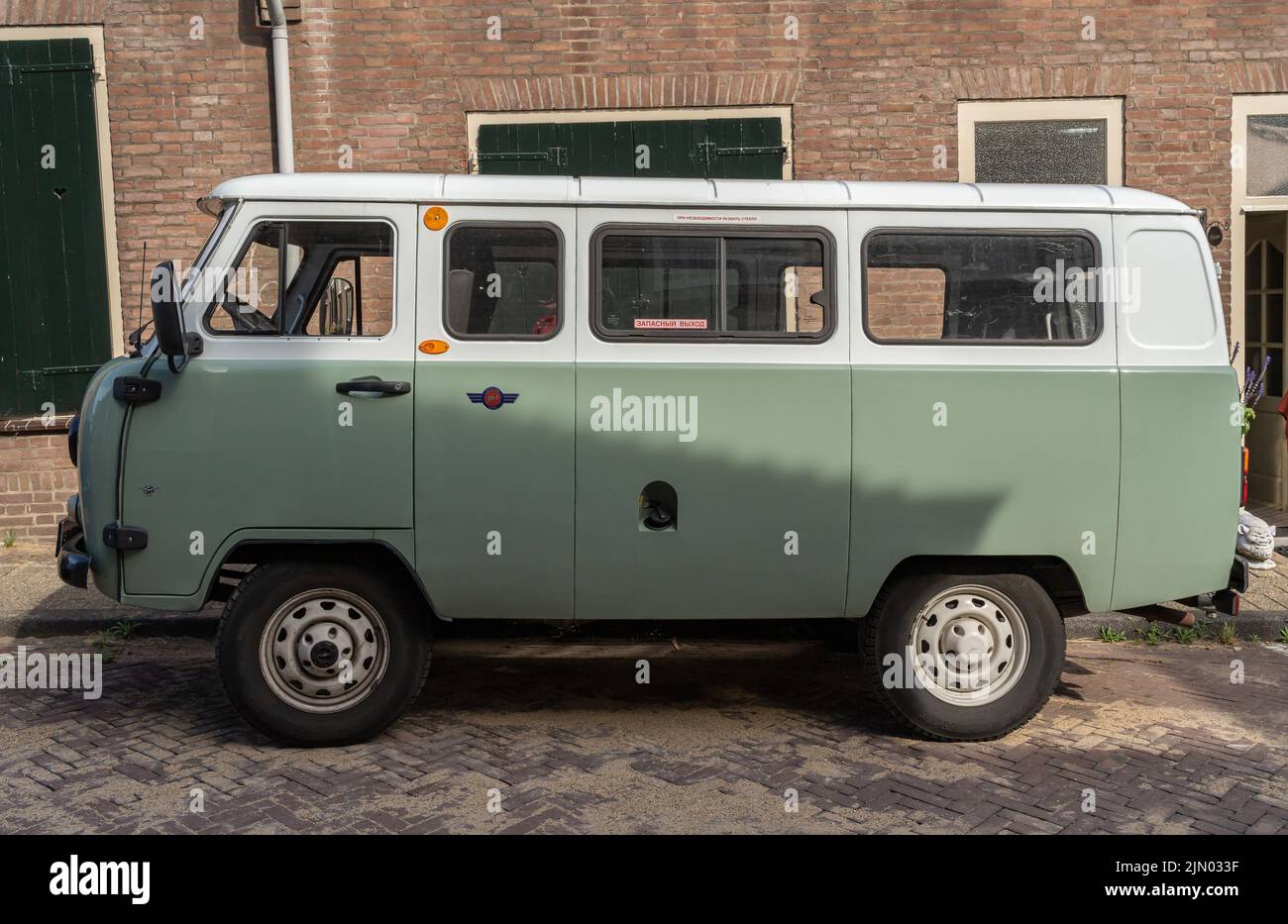 Nouveau Collecteur D'admission De La Voiture Russe D'uaz Isolé Sur