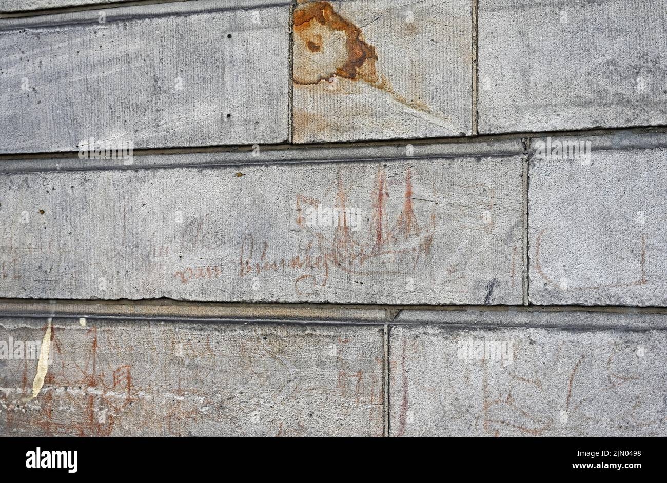 amsterdam, pays-bas – 2022-07-25: le sang mystique des scribbles de coenrad van beuningen (1622-1693) à un mur de sa maison à amstel 216 -- Banque D'Images
