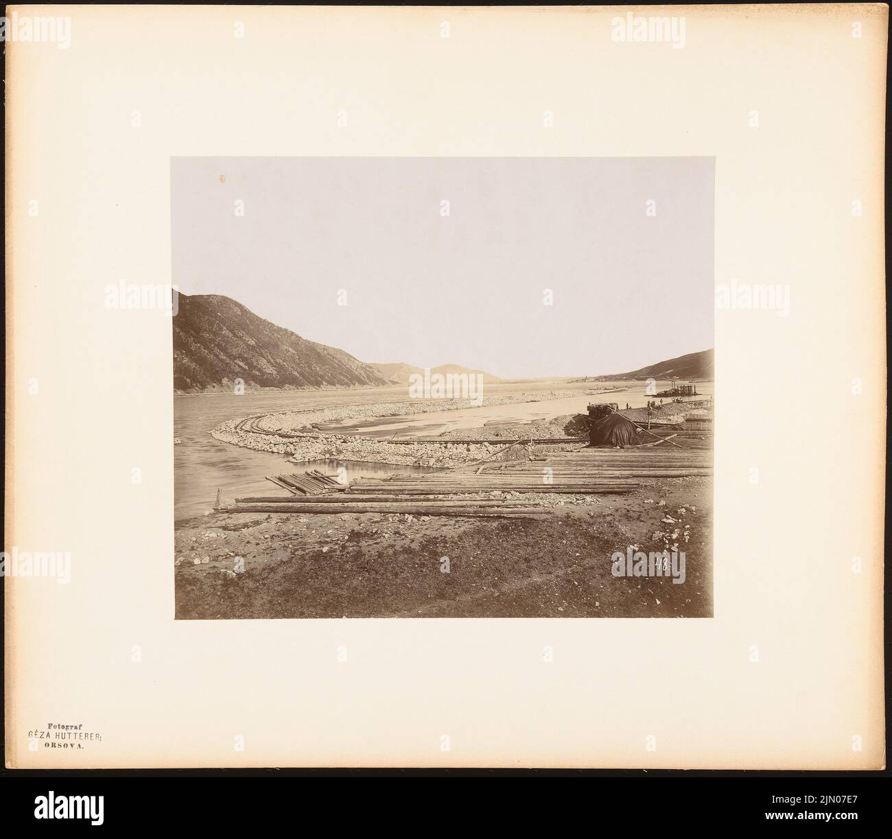 Hutterer Za, chenal à la porte de fer (été 1891) (sans date) : travaux de construction du canal. Photo sur carton, 42,3 x 48,5 cm (y compris les bords de balayage) Hutterer Geza (1864-1917): Kanal beim Eisernen Tor (Sommer 1891) Banque D'Images