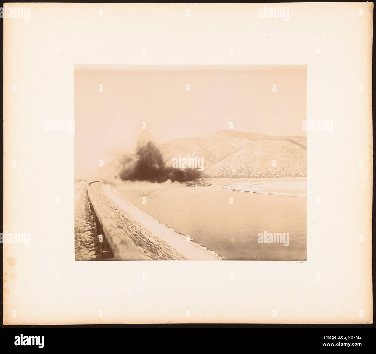 Hutterer Za, explosion du mur de la pile de feuilles (sans date): Travaux de construction de canaux. Photo sur carton, 42,3 x 48,5 cm (y compris les bords de balayage) Hutterer Geza (1864-1917): Sprengung der Spindwand Banque D'Images